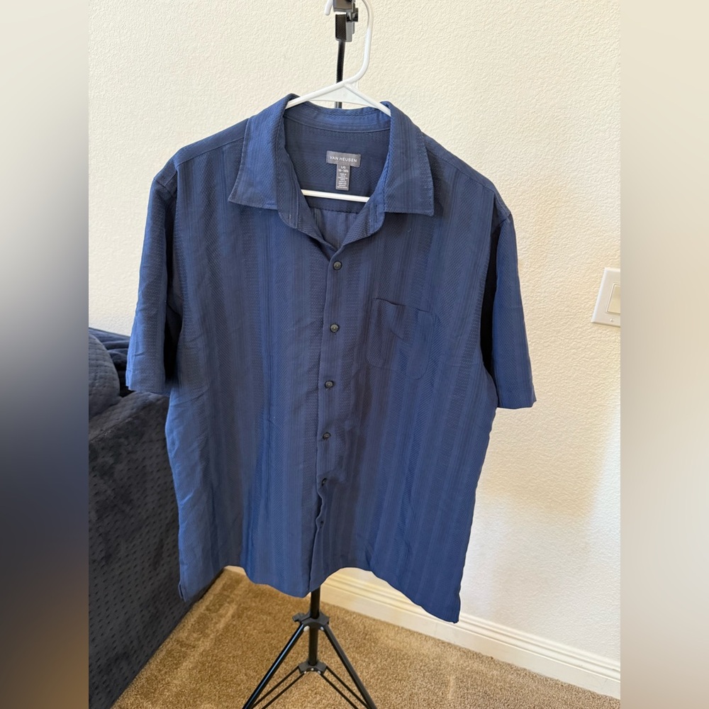 Van Heusen Men’s Blue Short Sleeve Button Front Shirt Size Large 16-16.5